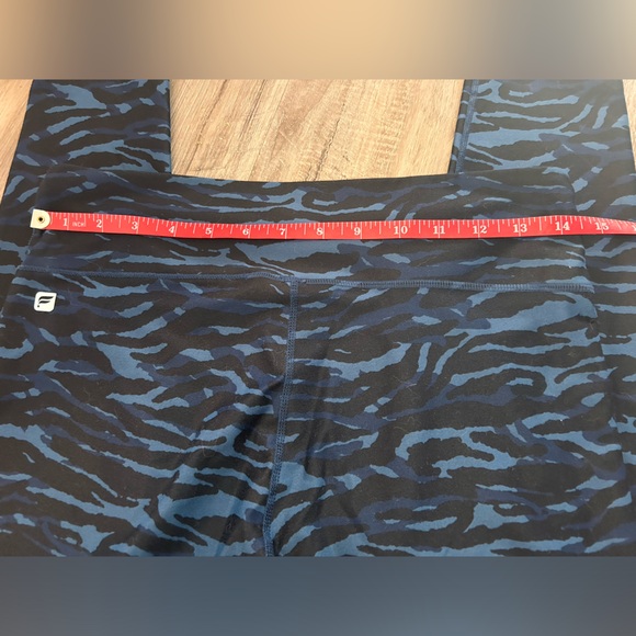 LikeNEW! Fabletics Tiger Print Athletic Leggings 🐯 - Picture 6 of 10